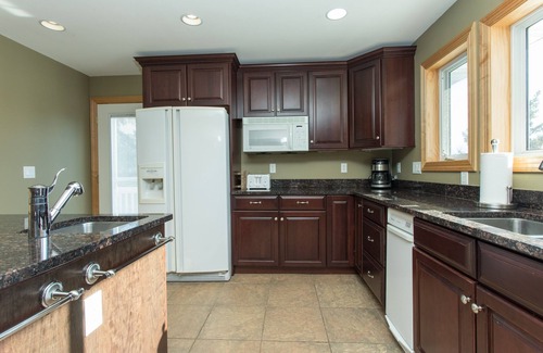 Alexandria House | PRIVATE Luxury Lake Home with 5+ BR and Gourmet Kitchen-22 Foot Pontoon Included