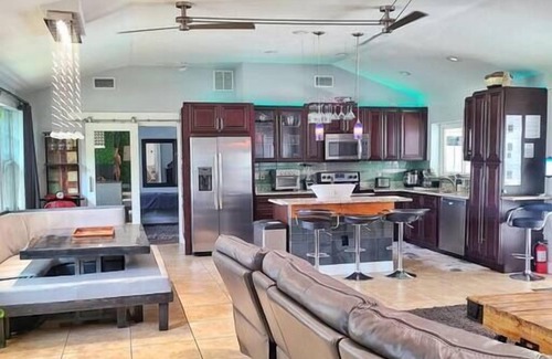College Park House | Private Luxury Pool/Smart-home