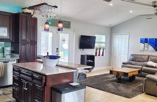 College Park House | Private Luxury Pool/Smart-home