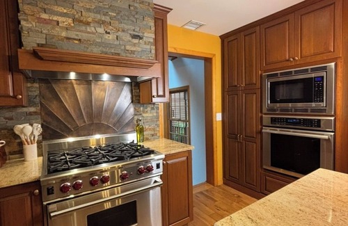 Verbank House | Private Luxury Retreat: Pool, Hot tub, & more!