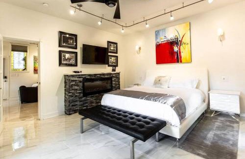 Eureka Springs Historic District Apartment | Private Luxury Suite with Hot Tub Downtown Eureka Springs