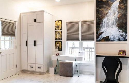 Eureka Springs Historic District Apartment | Private Luxury Suite with Hot Tub Downtown Eureka Springs