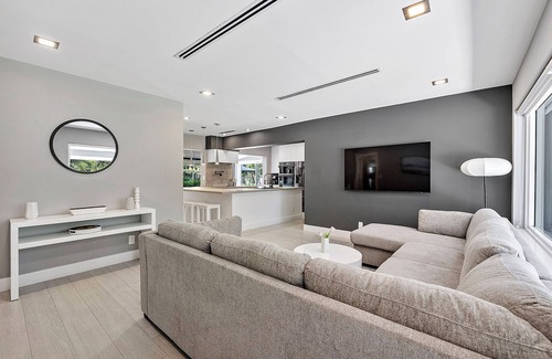 Downtown Fort Lauderdale House | Private Luxury SE Fort Lauderdale Peninsula with Large, Heated Pool and Dock