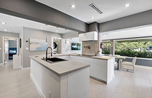 Downtown Fort Lauderdale House | Private Luxury SE Fort Lauderdale Peninsula with Large, Heated Pool and Dock