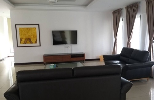 Teluk Cempedak House | Private mansion near the king's palace