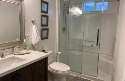 Regional District of Nanaimo Bed & Breakfast | Private master bedroom in a farmhouse
