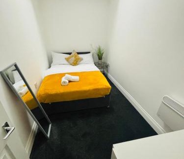 Ilkeston Apartment | Private Minimalist 2 Bedroom Apartment with Netflix