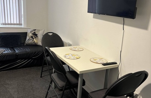Nottingham Apartment | Private, Minimalist 2 bedroom apartment