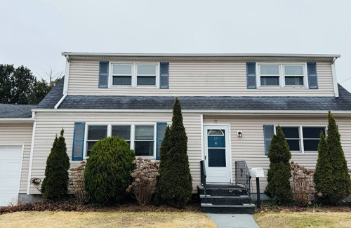 North Lindenhurst Apartment | Private Modern 2-bedroom Gem in delightful Lindenhurst