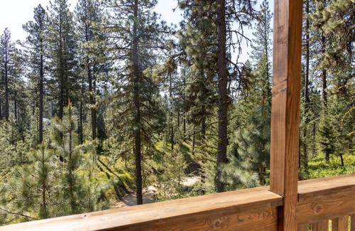 Garden Valley Cabin | Private, modern cabin near golf course and hot springs pool