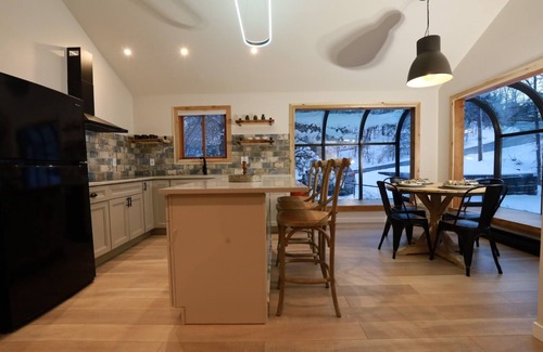 Stroudsburg Cabin | Private Modern Cabin in the Heart of Poconos Mountain