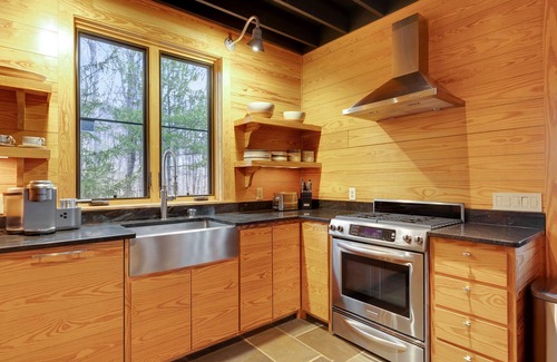 Providence Cabin | Private Modern Cabin with hot tub and outdoor shower. Pet friendly!