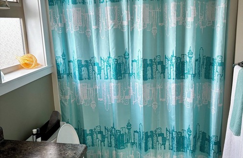 Cumberland Apartment | Private, Modern, Guest Suite in Cumberland BC, w/Full Kitchen, Close To Mt Wash