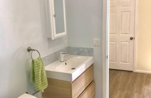 Granada Hills North Apartment | Private Modern Guesthouse with backyard