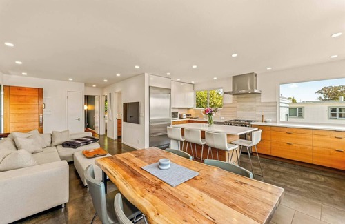 Bernal Heights House | Private Modern House: Stunning Views & Backyard