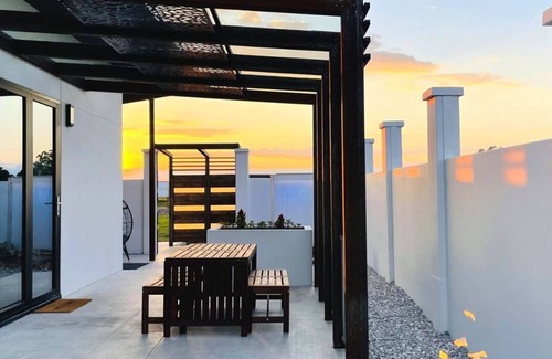 Umber View Heights House | Private modern luxury vacation home