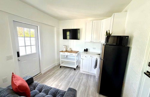 Rural Estates Apartment | Private modern Oasis W kitchen & parking in beautiful Naples with AC