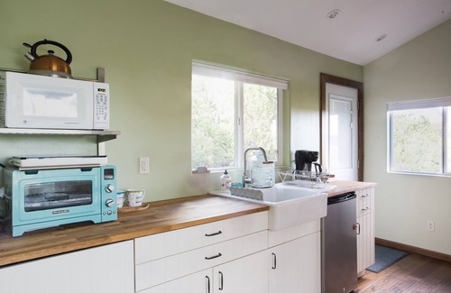 West Sedona Cottage | Private modern one-bedroom cottage in Sedona