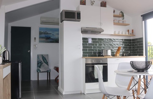 Portland Apartment | private Modern studio apartment with ocean views, balcony and Boat parking