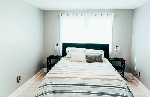 Utica House | Private Modern Two Bedroom Sunset Getaway!