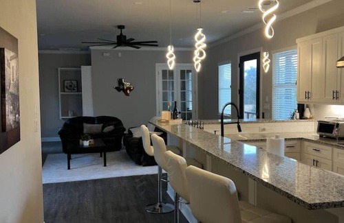 Cedar Creek House | Private Modern Urban Retreat Near COTA/Austin/APT