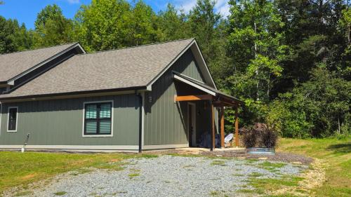 Penrose Apartment | Private Mountain Getaway in Little River Valley
