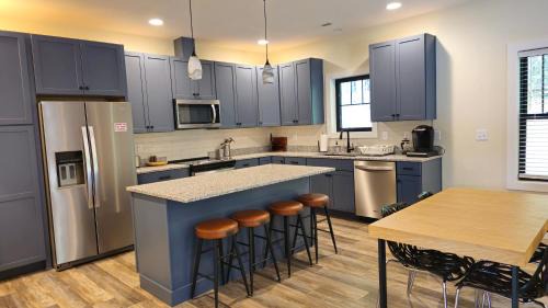 Penrose Apartment | Private Mountain Getaway in Little River Valley