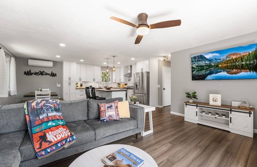Richmond Hill Corridor House | Private Mountain home in Conifer: Hot tub, game room, pet friendly