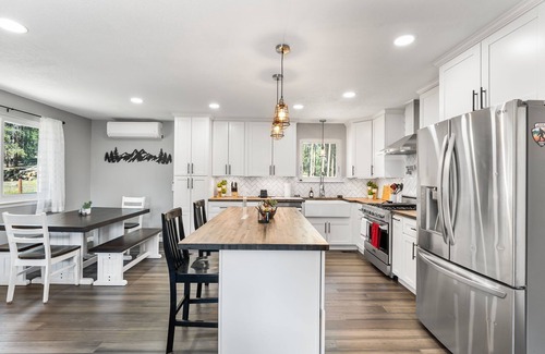 Richmond Hill Corridor House | Private Mountain home in Conifer: Hot tub, game room, pet friendly
