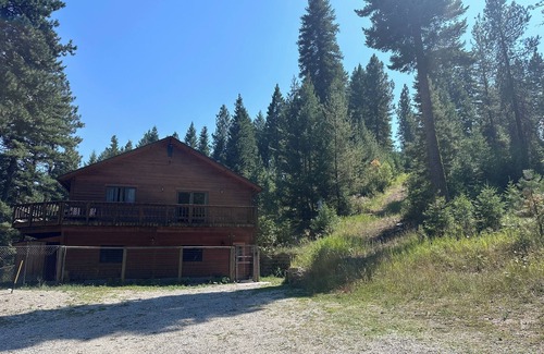 Darby House | Private mountain home nestled in the mountains in beautiful Darby, MT.