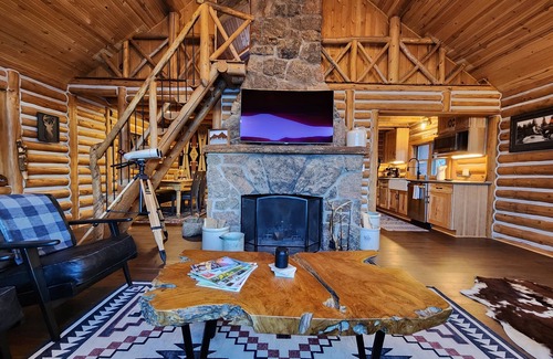Allenspark Cabin | Private Mountain Retreat near Mount Meeker, Views! Views! Views- Cooper Cabin