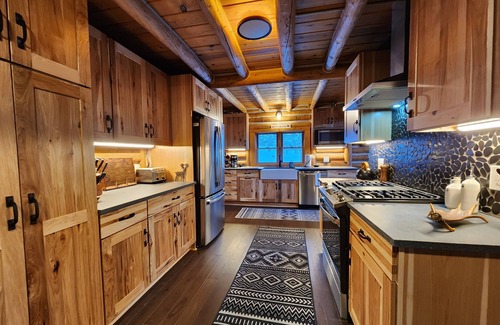 Allenspark Cabin | Private Mountain Retreat near Mount Meeker, Views! Views! Views- Cooper Cabin