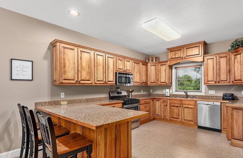 Canton House | Private Mountain Retreat with Pond, Pool & Scenic Views - Minutes from Asheville