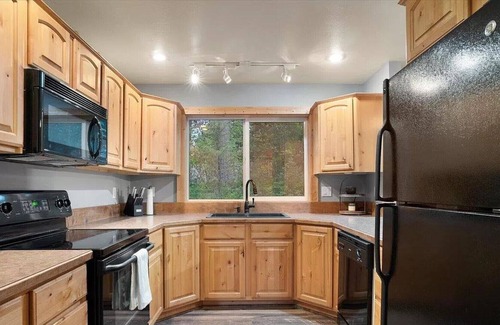 Garden Valley Cabin | Private Mountain Cabin, Sleeps 7, Pet Friendly!