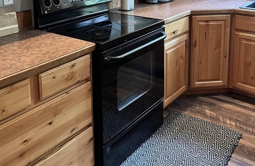 Garden Valley Cabin | Private Mountain Cabin, Sleeps 7, Pet Friendly!