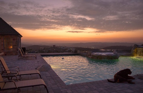 Lakeside Cottage | Private Mountaintop Pool Retreat