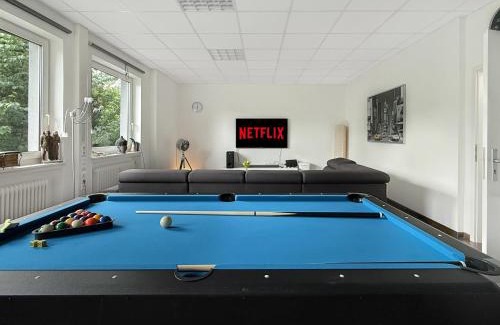 Dreimuhlen Apartment | Private Munich Escape Cinema Lounge Sleeps 17