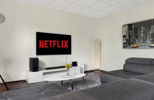 Dreimuhlen Apartment | Private Munich Escape Cinema Lounge Sleeps 17