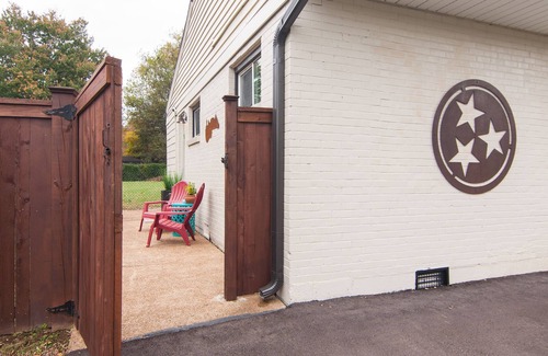 Eva Mor Heights House | Private Music City Suite, Private Entry, minutes from downtown!