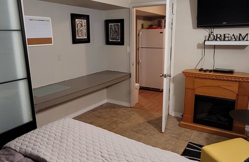 Gravenhurst Bed & Breakfast | Private muskoka retreat with pool