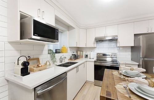 White Rock House | Private new 2 bedroom basement suite with short walk to the beach