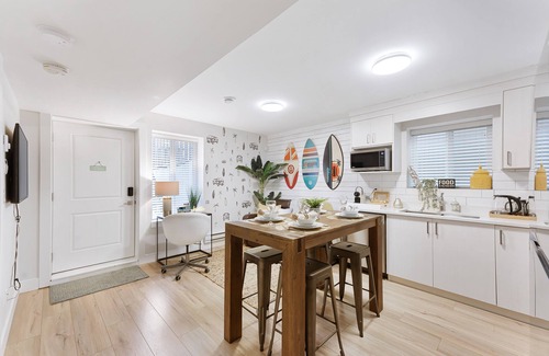 White Rock House | Private new 2 bedroom basement suite with short walk to the beach