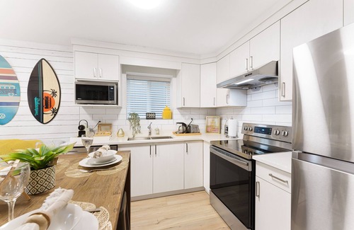White Rock House | Private new 2 bedroom basement suite with short walk to the beach