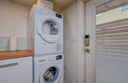 Camas Apartment | Private New Garden Apartment W Hot Tub