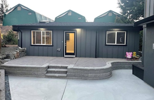 Saanich East Villa | Private New & Modern Cottage Parkside in Saanich