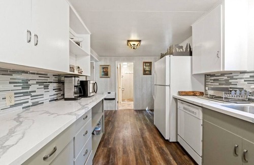 Long Barn Cabin | Private/Newly updated, Family/Pet friendly Cabin