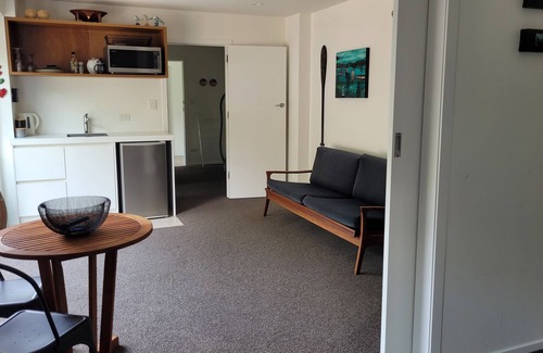 Oakura Apartment | Private Oakura Beach Apartment