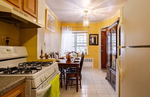 Flatlands House | Private Oasis 30min from JFK or Midtown+ Parking & Free Wi-Fi- Sleeps 4