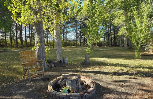 Powell Cabin | Private oasis at the famous Heart Mountain in charming Ralston with WiFi, AC