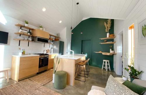 Richmond House | Private Oasis! Cozy & Close To Everything!